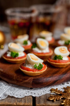 Little Tarts of Salmon, Cheese and Egg