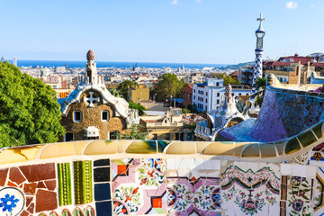 Naklejka premium Park Guell autorstwa architekta Antoniego Gaudiego, Barcelona, Hiszpania