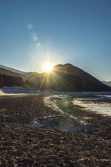 Die Sonne geht unter im winterlichen Karwendelgebirge