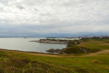 Fototapeta na wymiar coast view in the city of santander