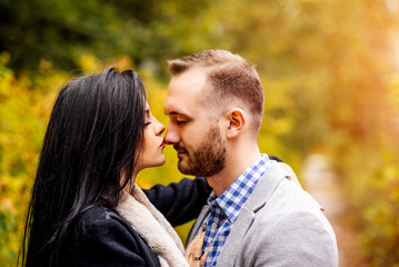 Obraz premium Pretty couple walking outdoor in the park