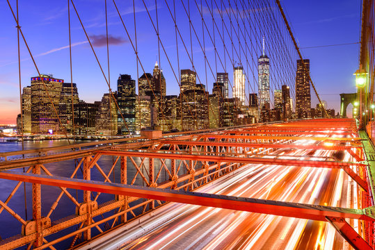 Fototapeta Pejzaż dzielnicy finansowej Nowego Jorku z Brooklyn Bridge.