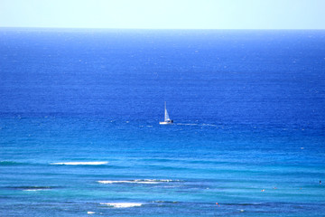Fototapeta premium Yacht sailing in Hawaii