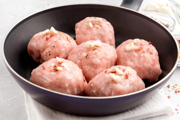 Chicken forcemeat balls in pan.