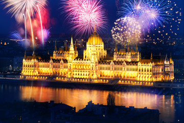 Fototapeta premium new Year in the city - Budapest Parliament with fireworks