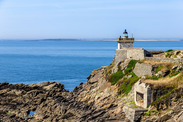 Fototapeta na wymiar Leuchtturm an der bretonischen Küste