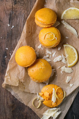 Citrus macaroons with white chocolate