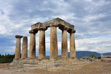 Fototapeta na wymiar Temple of Apollo in Ancient Corinth Greece