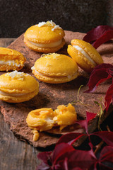 Citrus macaroons with white chocolate