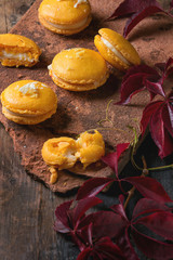 Citrus macaroons with white chocolate