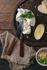 Italian cheese burrata © Natasha Breen
