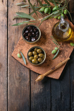 Olives with bread and oil