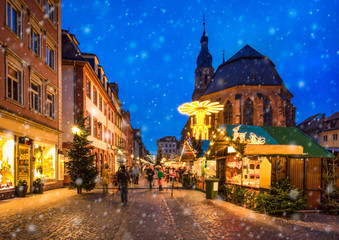 Weihnachtsmarkt in Deutschland im Winter