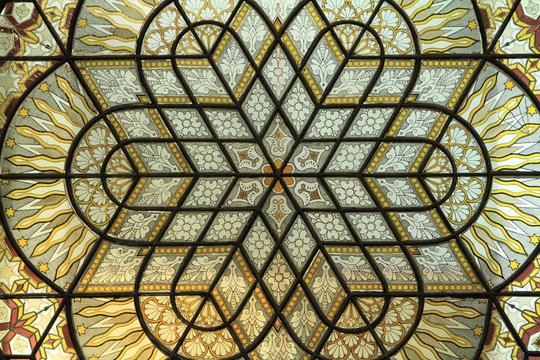 Vitrail. Synagogue Espagnole. Prague. / Stained glass. Spanish Synagogue. Prague.