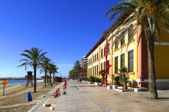 pueblo de Vinaros edificios al lado derl mar en castellon de la plana valencia espa&ntilde;a