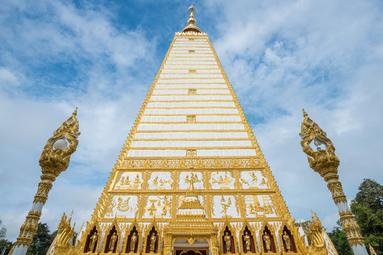 Wat Phrathat Nong Bua is a Dhammyuttika temple, one of important temples in Ubon Ratchathani.