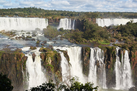 Iguaçu Wasserfälle der argentinischen Seite gesehen von der brasilianischen Seite