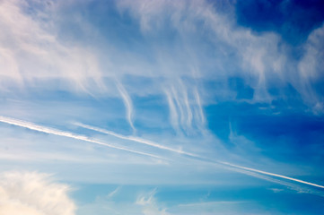 white cloudsinthe sky