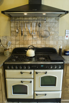 Traditional Style Range In Kitchen