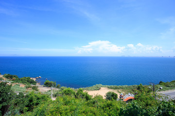 Fototapeta na wymiar Da Nang beach. A view from Ling Ung Pagoda, Vietnam