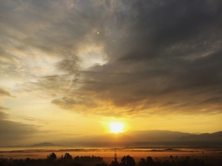 montagna nuvole tramonto