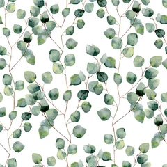 Deurstickers Slaapkamer Aquarel groene naadloze bloemmotief met eucalyptus ronde bladeren. Handgeschilderde patroon met takken en bladeren van zilveren dollar eucalyptus geïsoleerd op een witte achtergrond. Voor ontwerp of achtergrond