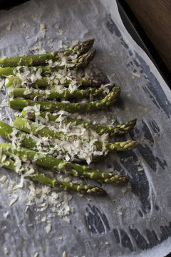 Green asparagus with grated Parmesan cheese