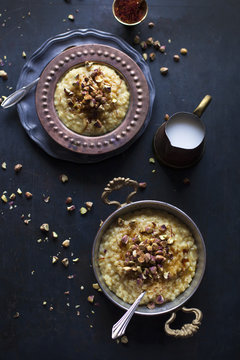 Saffron and pistachios rice pudding