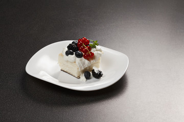 Cremeschnitte with berries