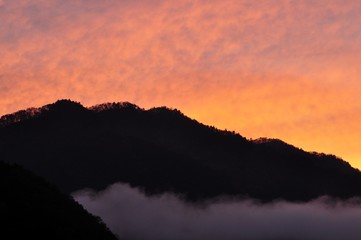 朝焼けの宮ヶ瀬湖
