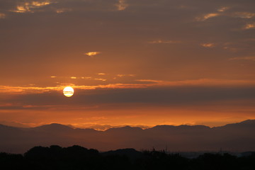 夜明けの太陽