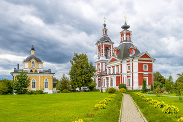 Fototapeta na wymiar Rural orthodox church in Russia 