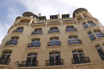 Fototapeta premium Immeuble ancien à Paris