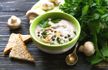 Mushroom puree soup with allspice, parsley, champignons and toas