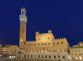 Fototapeta premium Siena square. Mangia Tower at twilight.