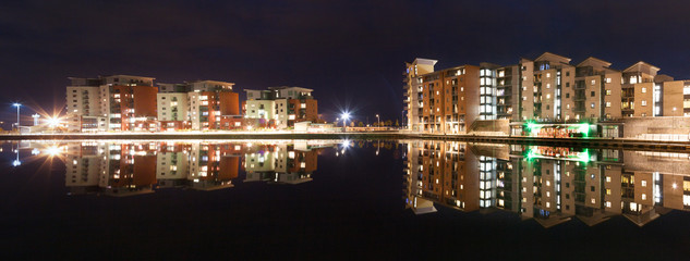 Obraz premium Evening reflections at the Prince of Wales dock in Swansea, South Wales.