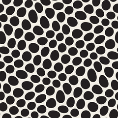 Vector Seamless Black and White Distorted Circles Pattern