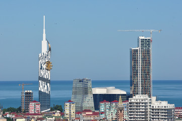 Panorama miasta Batumi, Gruzja - nowoczesne budynki nad brzegiem morza Czarnego 