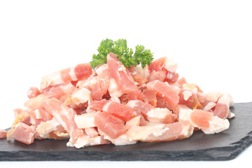 Lardons sur ardoise.