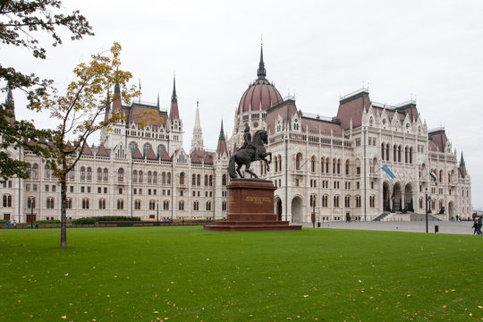 Ungarisches Parlament in Budapest