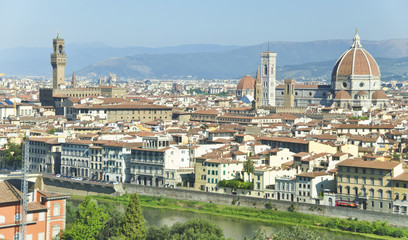 Fototapeta na wymiar Panoramica Duomo y ciudad