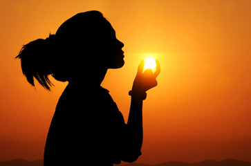 women try to catch the sun