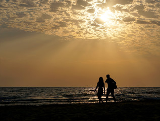 young couple sunset at sea