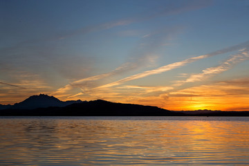 Fototapeta premium Sonnenuntergang am Zugersee, Schweiz