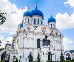 Fototapeta na wymiar St. Nicholas Church in the village of Rogachevo, Dmitrov distri