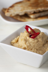 Hummus mit Fladenbrot