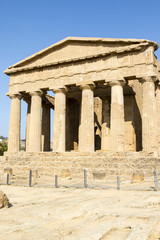 Fototapeta premium Temple of Concordia, a Greek temple in the Temple Valley (Valle dei Templi) in Agrigento, Sicily, Italy 