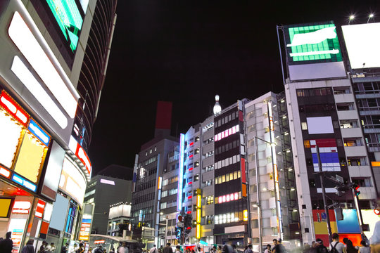 夜の渋谷　宮益坂下交差点からの風景