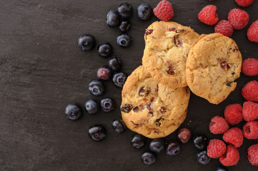 Obraz na płótnie Canvas cookies raspberries blueberries