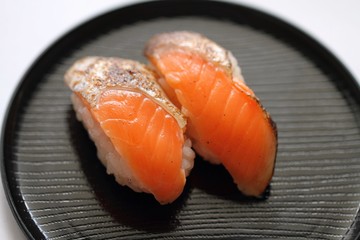 にぎり寿司（炙りサーモン）